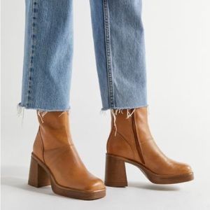 NWOT Steve Madden Fantsie Boot Tan